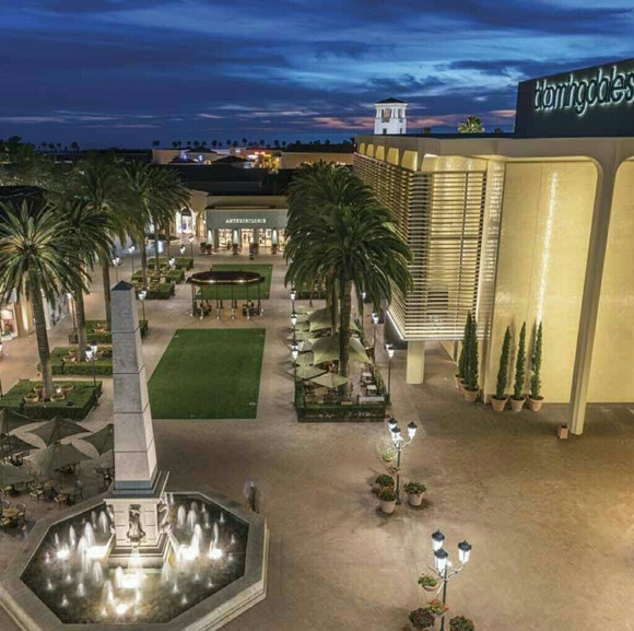 🌹Meet your posher Sheila🔥Top Seller and @Protected77733 - Picture 6 of 7